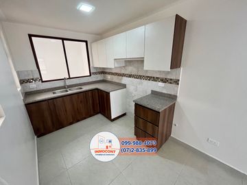 Casas VIP en Venta por Estrenar, Río Amarillo, Cuenca, C860