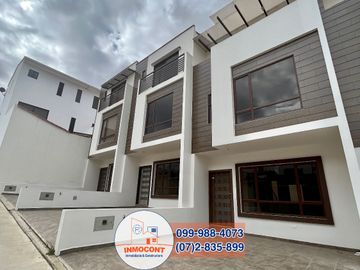Casas VIP en Venta por Estrenar, Río Amarillo, Cuenca, C860