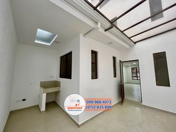 Casas VIP en Venta por Estrenar, Río Amarillo, Cuenca, C860
