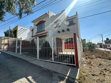 Casa familiar en venta, Colonia el Venado