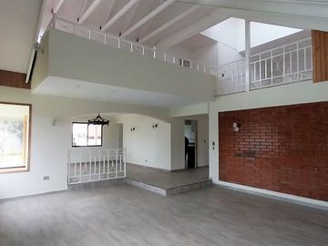 Gran Casa Como Nueva Y Con Todas Las Comodidades