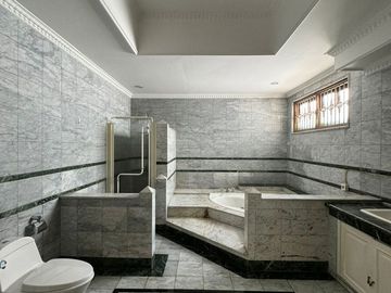 RUMAH MEGAH di Jl MAS PUTIH, PERMATA HIJAU