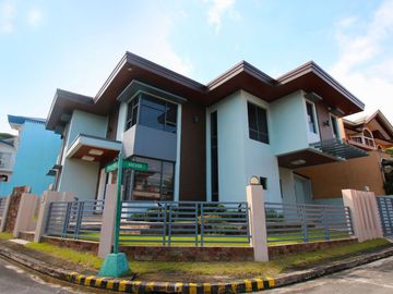 For Sale Elegant House and Lot in Antipolo with 5 Bedroom and 5 Toilet & Bath PH2316