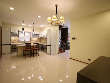 For Sale Elegant House and Lot in Antipolo with 5 Bedroom and 5 Toilet & Bath PH2316
