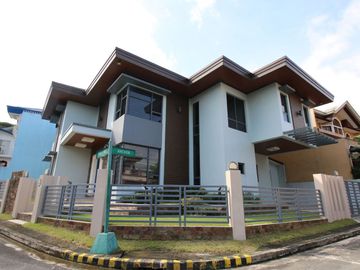 For Sale Elegant House and Lot in Antipolo with 5 Bedroom and 5 Toilet & Bath PH2316