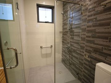For Sale Elegant House and Lot in Antipolo with 5 Bedroom and 5 Toilet & Bath PH2316