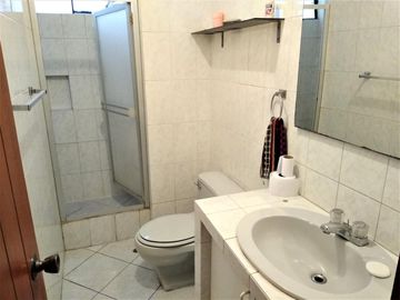 SURCO VENDO DEPARTAMENTO FLAT 1ER PISO 3+1 DORM FRENTE Y VISTA A PARQUE