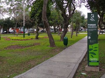 SURCO VENDO DEPARTAMENTO FLAT 1ER PISO 3+1 DORM FRENTE Y VISTA A PARQUE