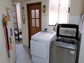 SURCO VENDO DEPARTAMENTO FLAT 1ER PISO 3+1 DORM FRENTE Y VISTA A PARQUE