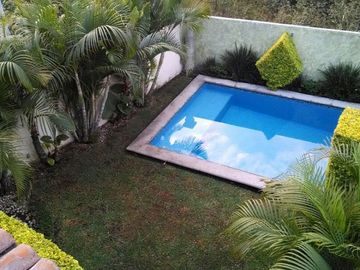 Casa en venta con alberca en Alejandria