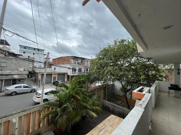 En venta casa rentera en el centro de Manta (SP)