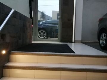 Luminoso duplex de 3 dormitorios a la venta en Surco