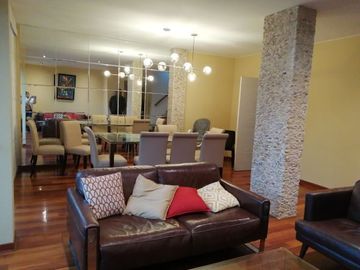 Luminoso duplex de 3 dormitorios a la venta en Surco