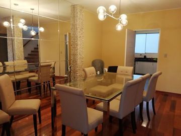 Luminoso duplex de 3 dormitorios a la venta en Surco