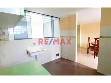 Departamento En 2Do Piso Con Hermosa Vista Al Parque + Estacionamiento /  Cerca Av. La Marina