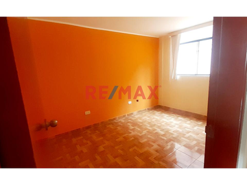 Departamento En 2Do Piso Con Hermosa Vista Al Parque + Estacionamiento /  Cerca Av. La Marina