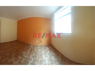 Departamento En 2Do Piso Con Hermosa Vista Al Parque + Estacionamiento /  Cerca Av. La Marina