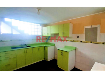 Departamento En 2Do Piso Con Hermosa Vista Al Parque + Estacionamiento /  Cerca Av. La Marina