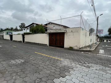 VENTA CASA EN EL TRIANGULO  SAN RAFAEL – VALLE DE LOS CHILLOS