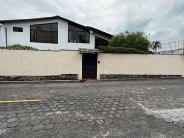 VENTA CASA EN EL TRIANGULO  SAN RAFAEL – VALLE DE LOS CHILLOS