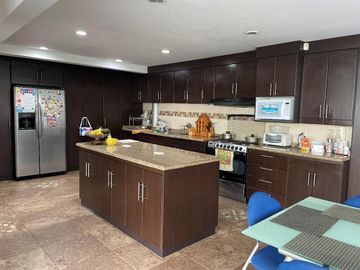 Oportunidad Precio de remate!! Espectacular casa con piscina, cancha de futbol privada. Sector Rancho San Francisco.