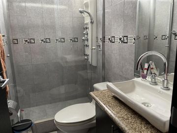 Oportunidad Precio de remate!! Espectacular casa con piscina, cancha de futbol privada. Sector Rancho San Francisco.