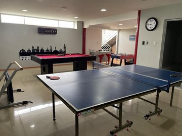 Oportunidad Precio de remate!! Espectacular casa con piscina, cancha de futbol privada. Sector Rancho San Francisco.