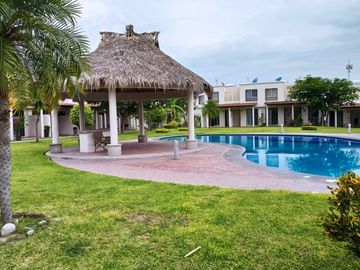 Casa en venta en Xochitepec Morelos, a 4 km de la autopista Acapulco Cuernavaca, Residencial Real Santa Fe II II.