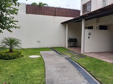 Casa en venta en Xochitepec Morelos, a 4 km de la autopista Acapulco Cuernavaca, Residencial Real Santa Fe II II.
