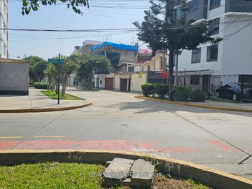 SE VENDE TERRENO RESIDENCIAL EN LA CASTELLANA - SURCO
