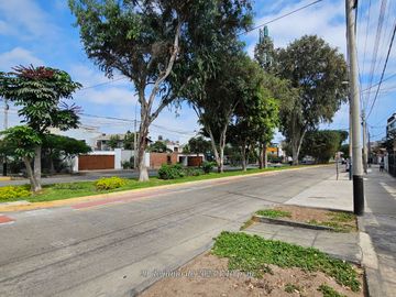 SE VENDE TERRENO RESIDENCIAL EN LA CASTELLANA - SURCO