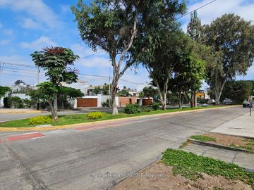 SE VENDE TERRENO RESIDENCIAL EN LA CASTELLANA - SURCO