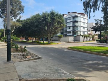 SE VENDE TERRENO RESIDENCIAL EN LA CASTELLANA - SURCO