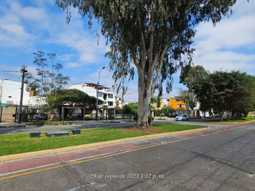 SE VENDE TERRENO RESIDENCIAL EN LA CASTELLANA - SURCO