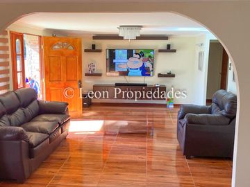 Leon Propiedades vende parcela con casa en Cuyuncavi, Curacaví.