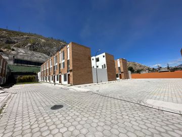 Casa a estrenar de venta secotr pomasqui