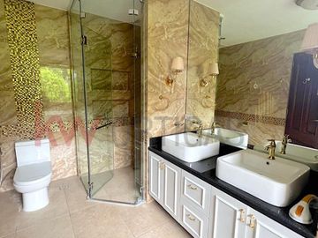 Luxurious House for Sale in Manila Southwoods, Carmona, Cavite