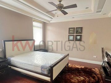 Luxurious House for Sale in Manila Southwoods, Carmona, Cavite