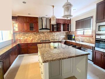 Luxurious House for Sale in Manila Southwoods, Carmona, Cavite