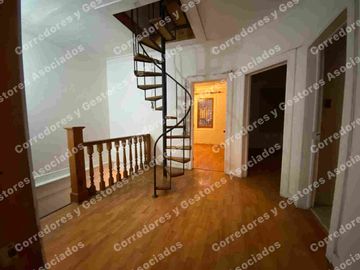 SE VENDE HERMOSA CASA ÑUÑOA