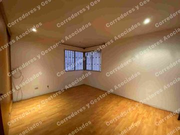 SE VENDE HERMOSA CASA ÑUÑOA
