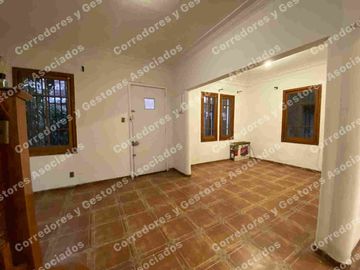 SE VENDE HERMOSA CASA ÑUÑOA