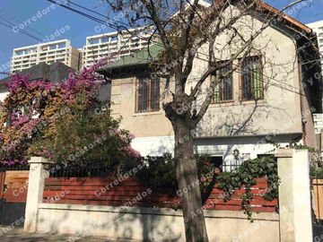 SE VENDE HERMOSA CASA ÑUÑOA