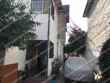 SE VENDE HERMOSA CASA ÑUÑOA