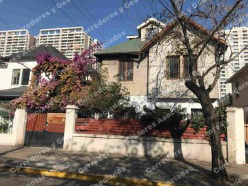 SE VENDE HERMOSA CASA ÑUÑOA