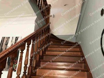 SE VENDE HERMOSA CASA ÑUÑOA
