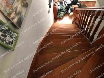 SE VENDE HERMOSA CASA ÑUÑOA
