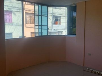 LA MENA, EN VENTA CASA 5 DEPARTAMENTOS