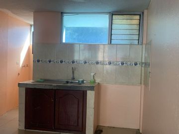 LA MENA, EN VENTA CASA 5 DEPARTAMENTOS