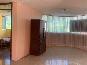 LA MENA, EN VENTA CASA 5 DEPARTAMENTOS